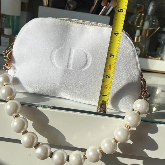 Dior White and Gold Cosmetic Case with Elegant Design - Picture 10 of 11